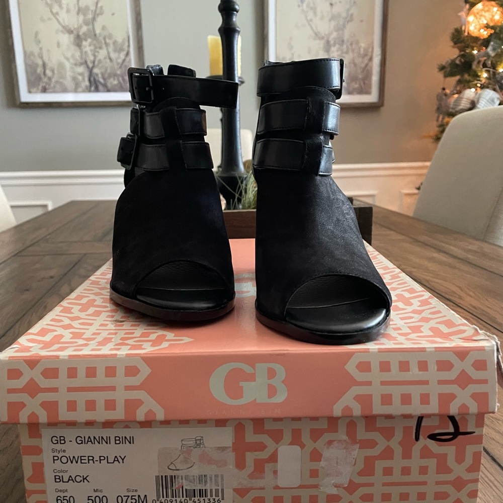 Gianni Bini black suede leather booties